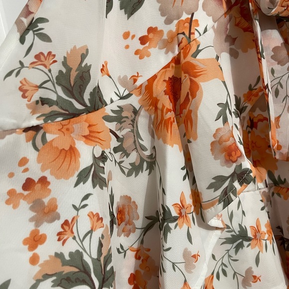 Unworn with tags, floral dress - Picture 3 of 4